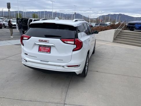 Used 2024 GMC Terrain Denali w/ Denali Premium Package AWD/4WD image 6