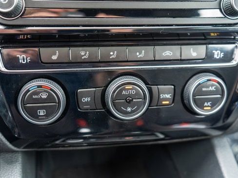 Used 2017 Volkswagen Jetta GLI FWD image 38