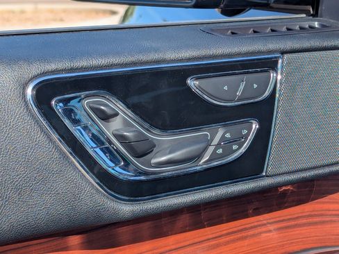 Used 2020 Lincoln Navigator Reserve w/ Cargo Convenience Package image 28