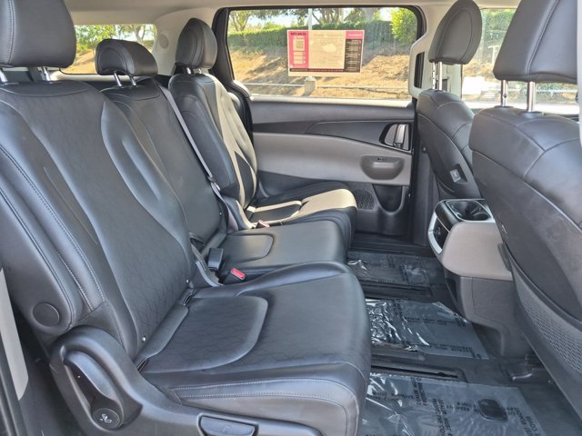 Used 2026 Kia Carnival LXS FWD image 21