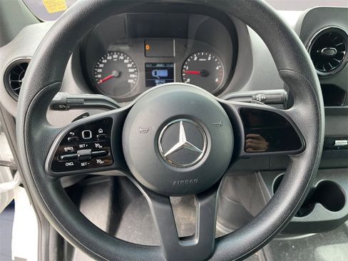 Used 2022 Mercedes-Benz Sprinter 2500 image 12