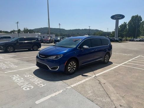 Used 2020 Chrysler Pacifica Limited FWD image 3