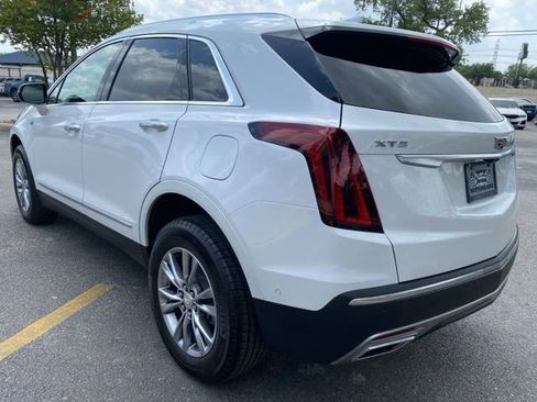 Used 2021 Cadillac XT5 Premium Luxury image 3