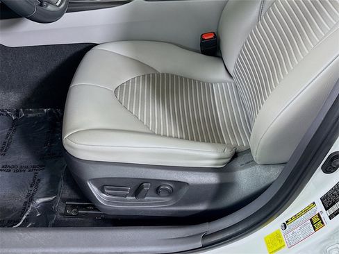 Certified 2022 Toyota Camry SE image 23