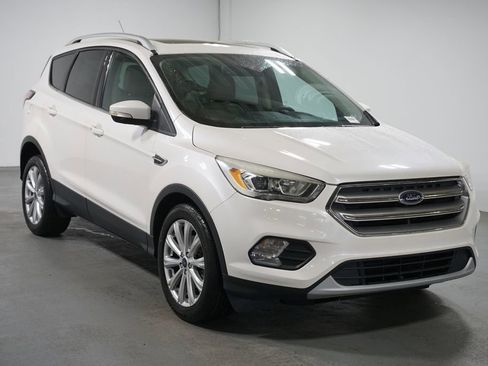 Used 2017 Ford Escape Titanium image 3