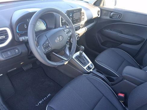 New 2025 Hyundai Venue Limited image 19