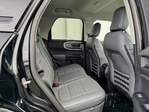 Used 2025 Ford Bronco Sport Badlands image 17