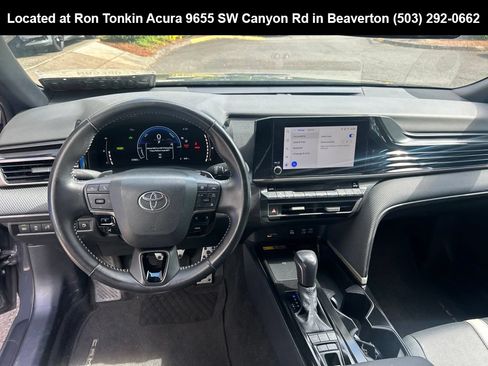 Used 2025 Toyota Camry SE FWD image 11