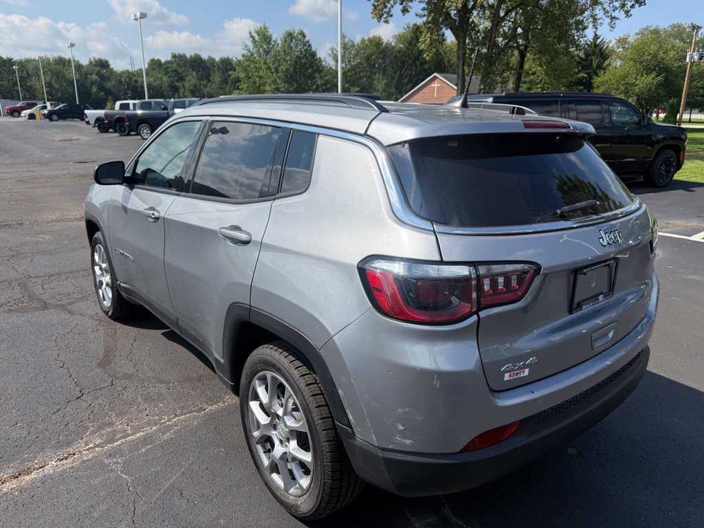 Certified 2024 Jeep Compass Latitude AWD/4WD image 6