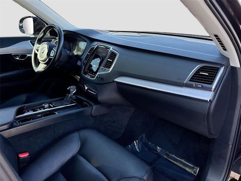 Used 2021 Volvo XC90 T5 Momentum w/ Climate Package image 32