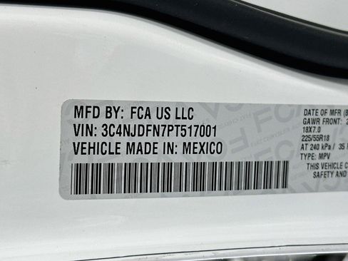 Used 2023 Jeep Compass Latitude AWD/4WD image 30