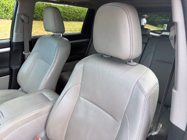 Used 2017 Toyota Highlander XLE AWD/4WD image 10