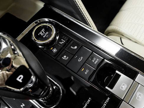 Used 2021 Bentley Flying Spur W12 image 72