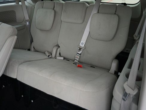 Used 2013 Dodge Grand Caravan SE image 27
