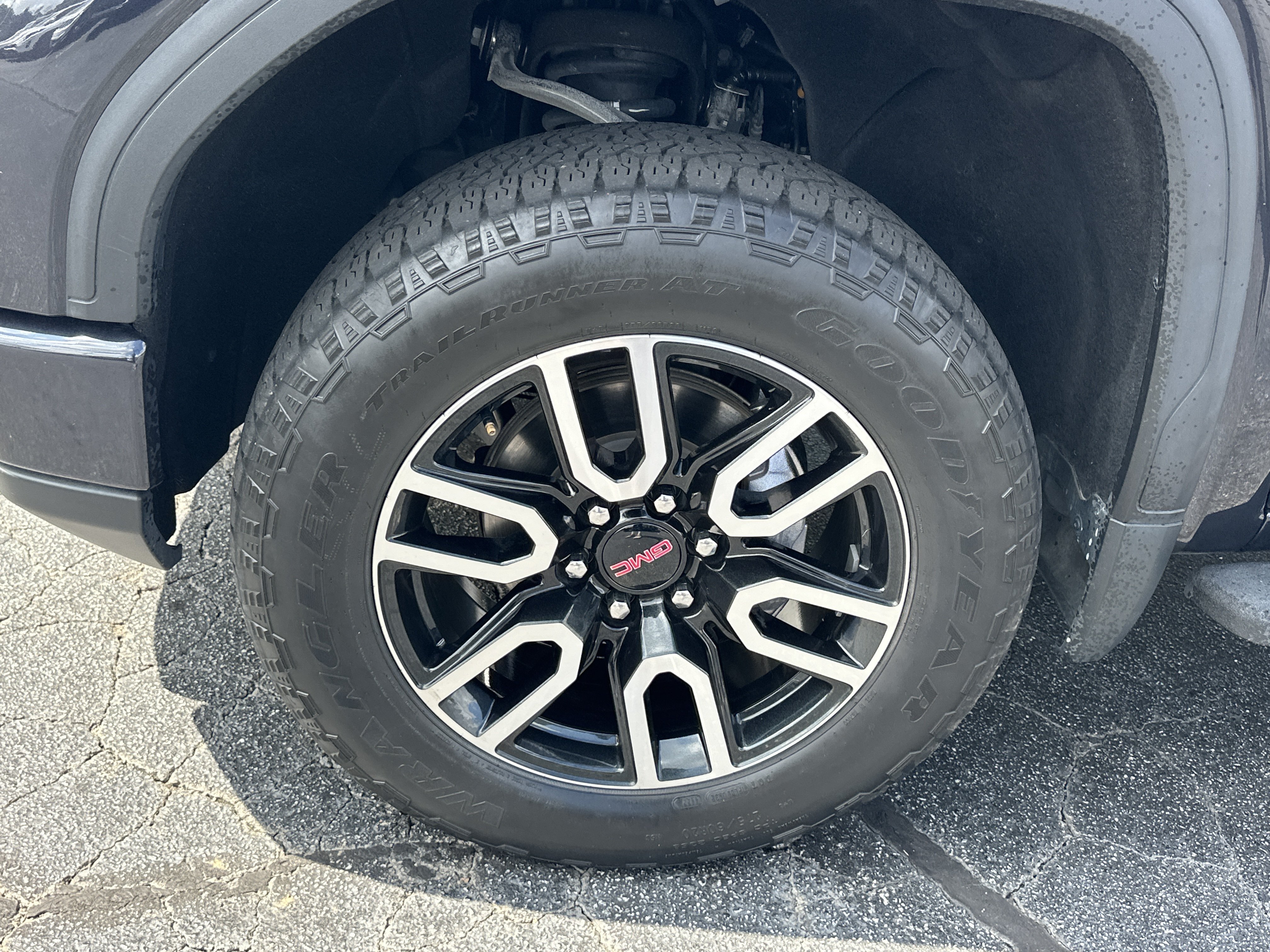 Used 2023 GMC Sierra 1500 AT4 w/ AT4 Premium Package AWD/4WD image 13