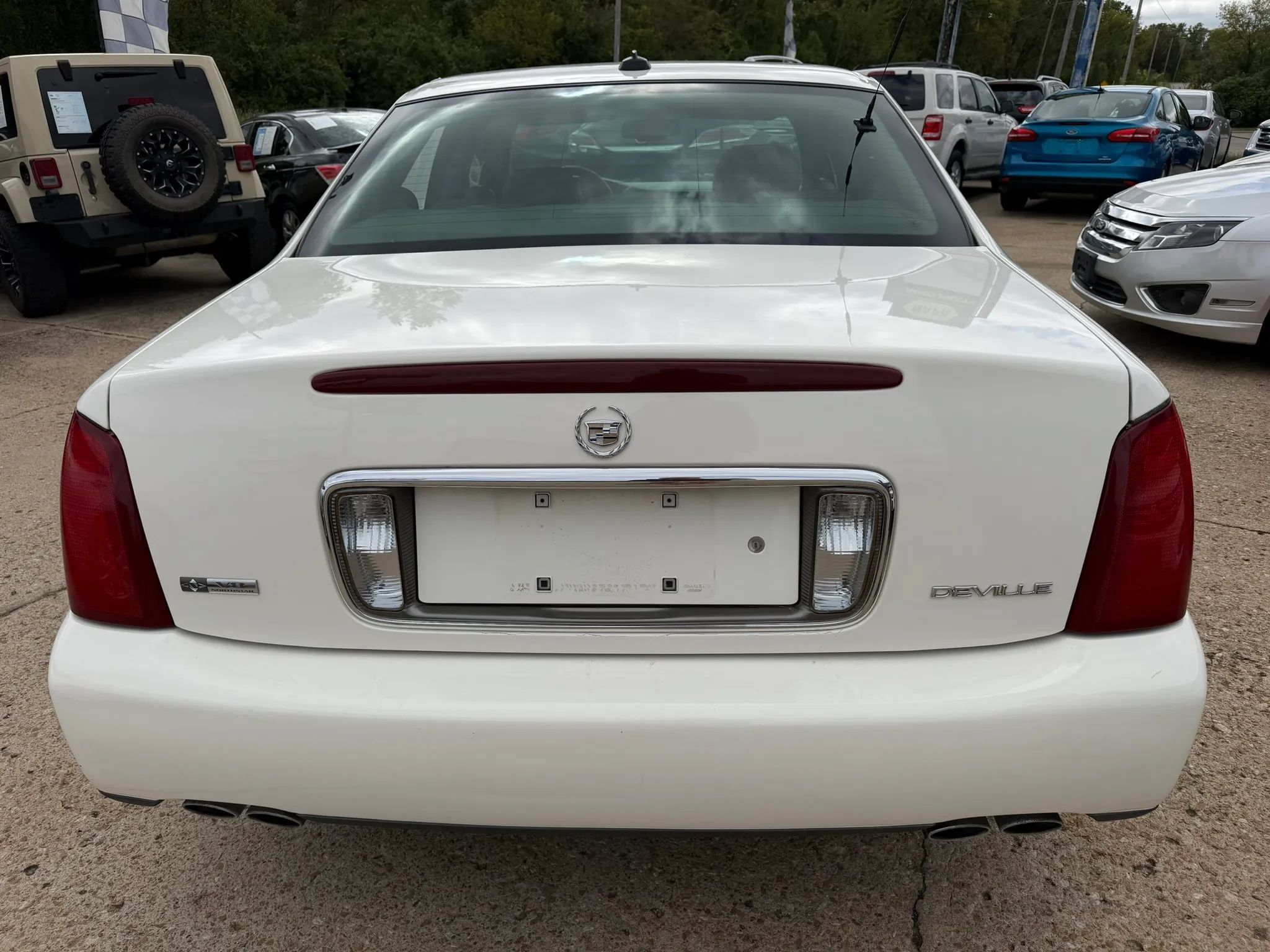 Used 2004 Cadillac De Ville w/ Equipment Group FWD image 10