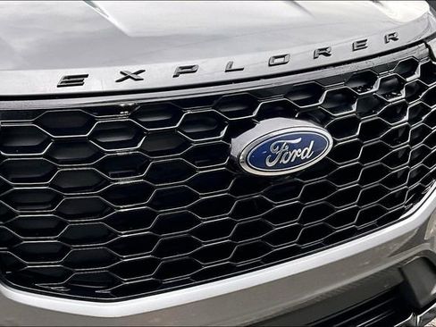 Used 2025 Ford Explorer ST-Line image 31