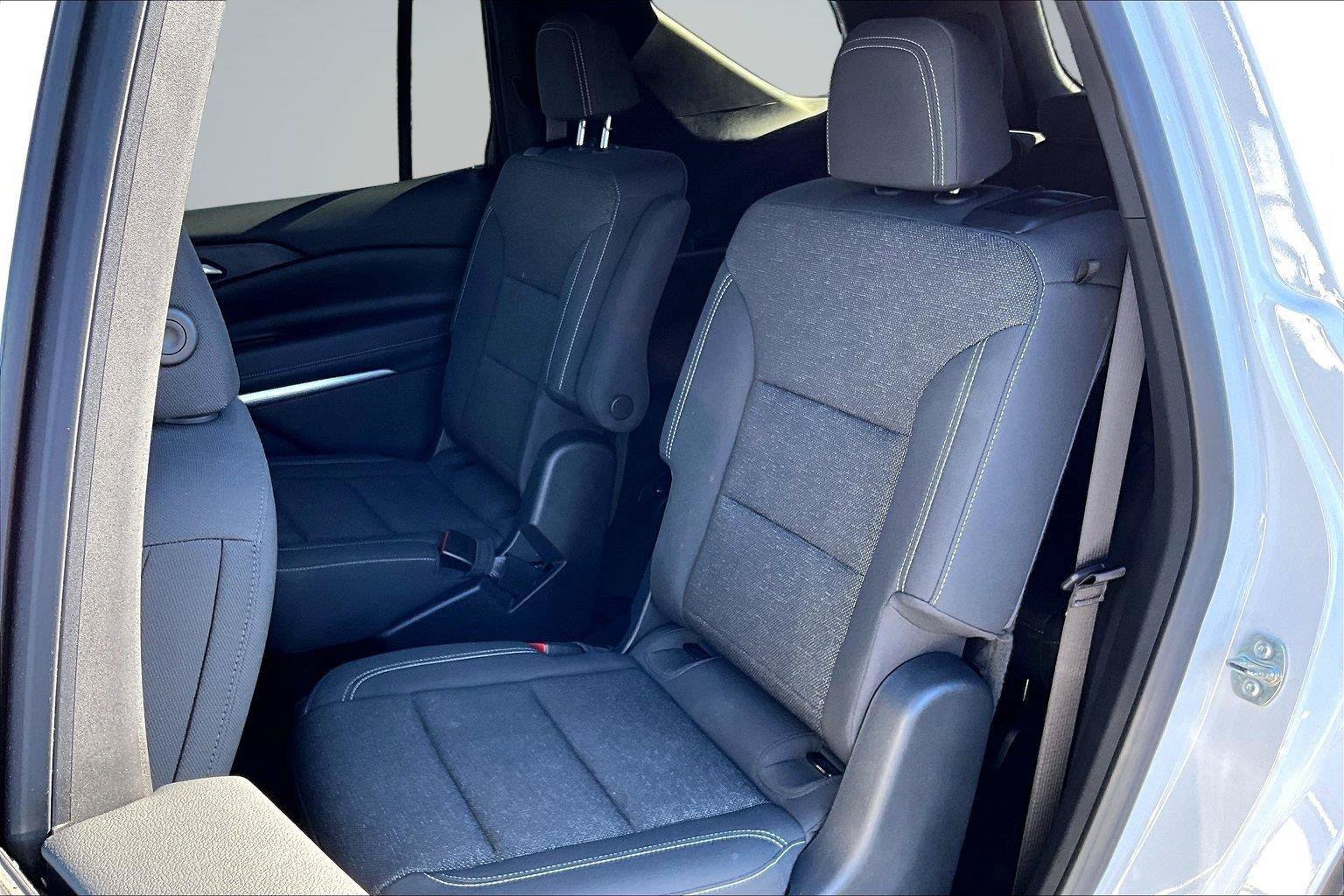 Used 2024 Chevrolet Traverse LT w/ Midnight/Sport Edition FWD image 27