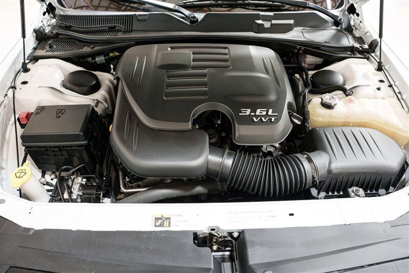 Used 2014 Dodge Challenger SXT RWD image 30