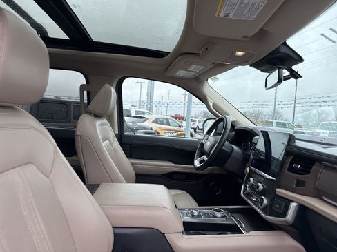 Used 2024 Ford Expedition Limited image 8
