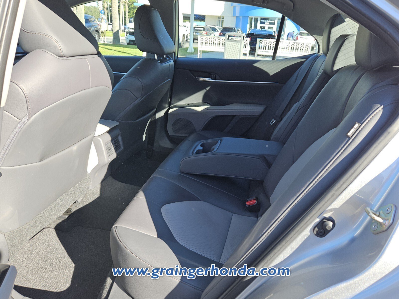 Used 2020 Toyota Camry XLE FWD image 11
