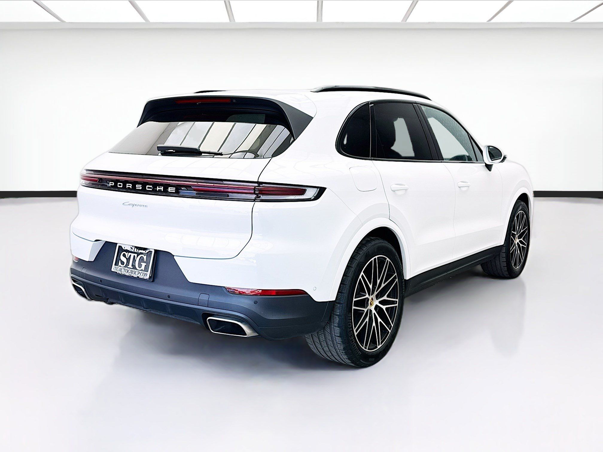 Used 2024 Porsche Cayenne AWD/4WD image 4