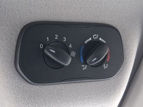 Used 2019 Ford Transit 150 XL RWD image 29