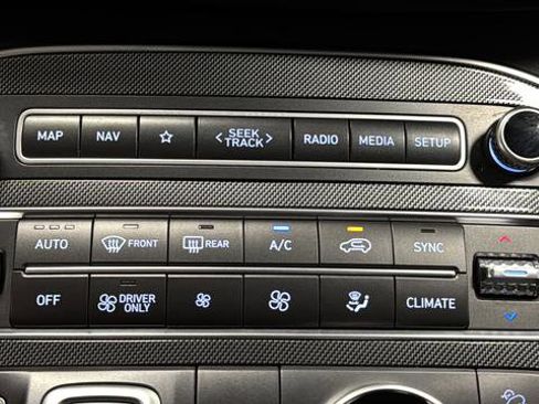 Used 2023 Hyundai Santa Fe Limited AWD/4WD image 18