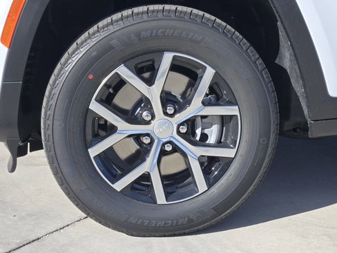 New 2025 Jeep Grand Cherokee L Limited w/ Luxury Tech Group II image 10