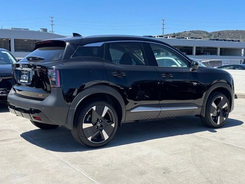 Used 2025 Nissan Kicks SR FWD image 3
