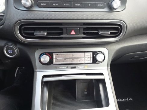 Used 2023 Hyundai Kona SE w/ Cargo Package image 17