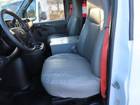 Used 2013 Chevrolet Express 2500 image 5