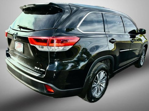 Used 2017 Toyota Highlander XLE w/ Protection Package #3 image 7