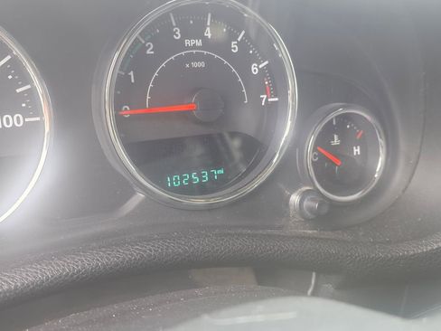 Used 2015 Jeep Wrangler Unlimited Rubicon w/ Connectivity Group image 13