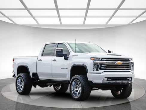 Used 2022 Chevrolet Silverado 2500 High Country w/ Safety Package II image 5