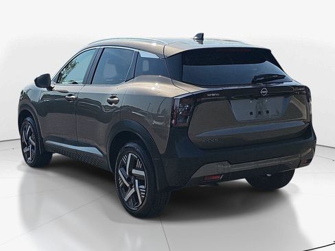 Used 2026 Nissan Kicks SV w/ Charging Package FWD image 6