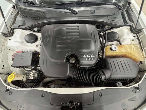 Used 2016 Dodge Charger SXT w/ Blacktop Package image 9