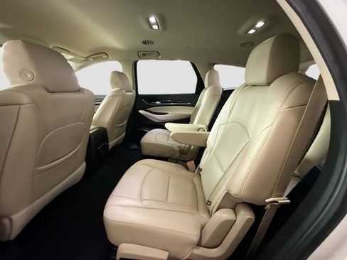 Used 2020 Buick Enclave Essence image 24