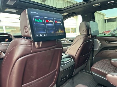 Used 2023 Cadillac Escalade Sport Platinum w/ LPO, ONYX Package image 47