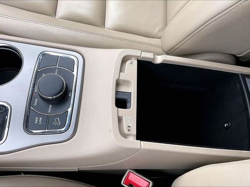 Used 2021 Jeep Grand Cherokee Limited image 26