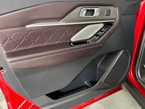 Used 2025 Ford Explorer Platinum w/ Ultimate Package image 27