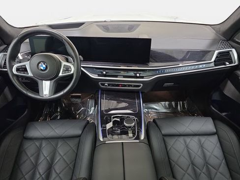 Certified 2025 BMW X7 xDrive40i w/ M Sport Package image 9