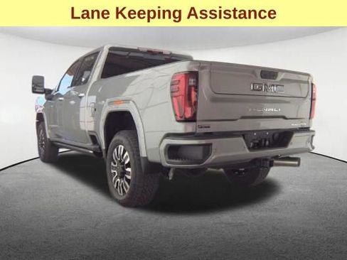 Used 2025 GMC Sierra 2500 Denali Ultimate image 8