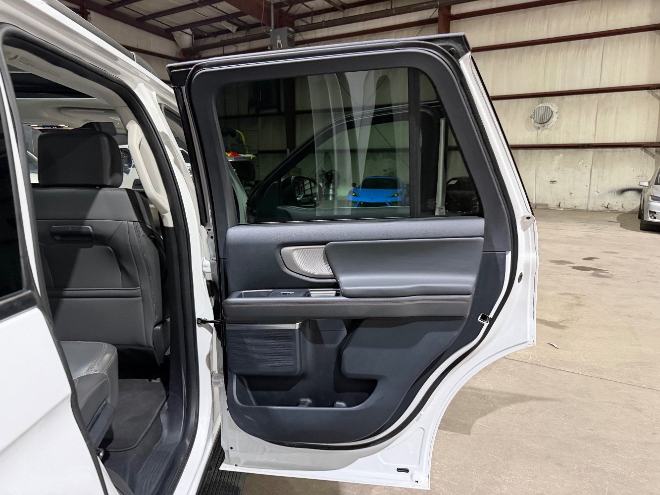 Used 2025 Ford Expedition Active AWD/4WD image 21