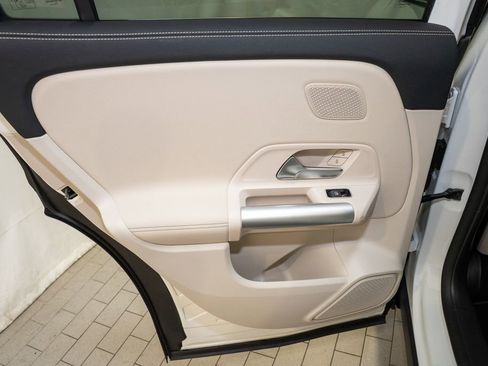 Used 2025 Mercedes-Benz GLA 250 image 10