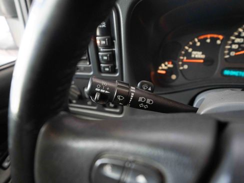 Used 2004 Chevrolet Silverado 2500 LT w/ Heavy-Duty Power Package image 13