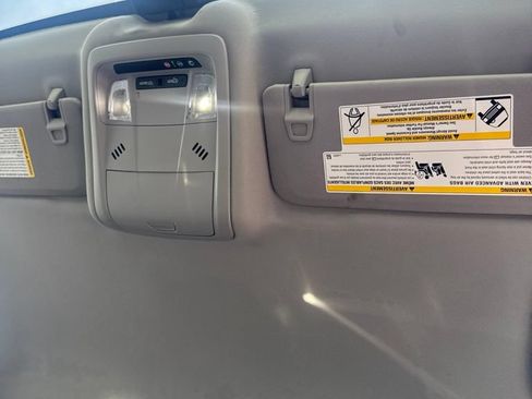 Used 2024 Chevrolet Equinox LT FWD image 18