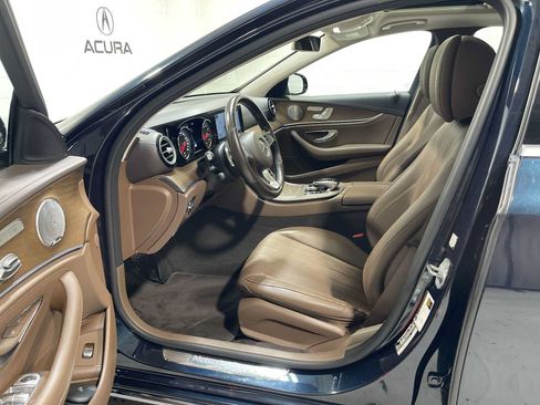 Used 2018 Mercedes-Benz E 400 4MATIC Sedan image 2