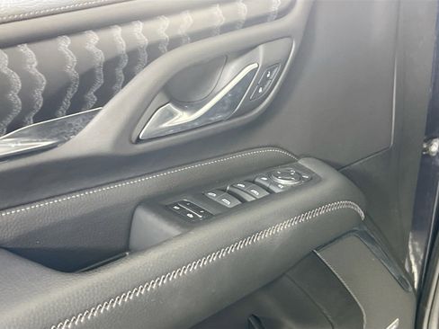 Used 2024 GMC Yukon XL Denali image 18