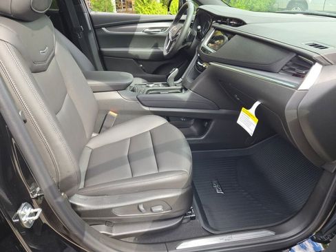 New 2025 Cadillac XT5 Luxury w/ LPO, Red Accent Package AWD/4WD image 6